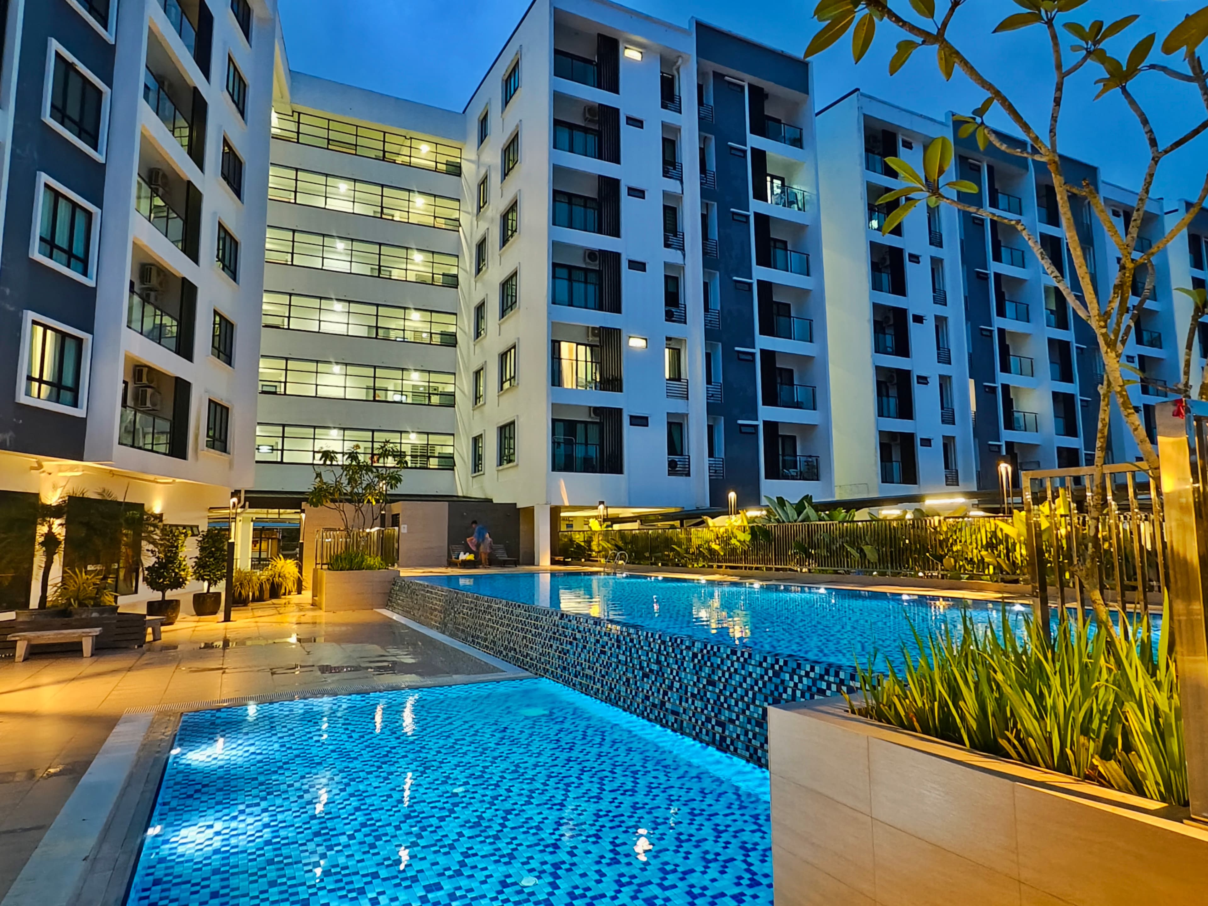 Gem Suite Stutong Condo | 3R2B | RM1,750 | Near Airport & BDC