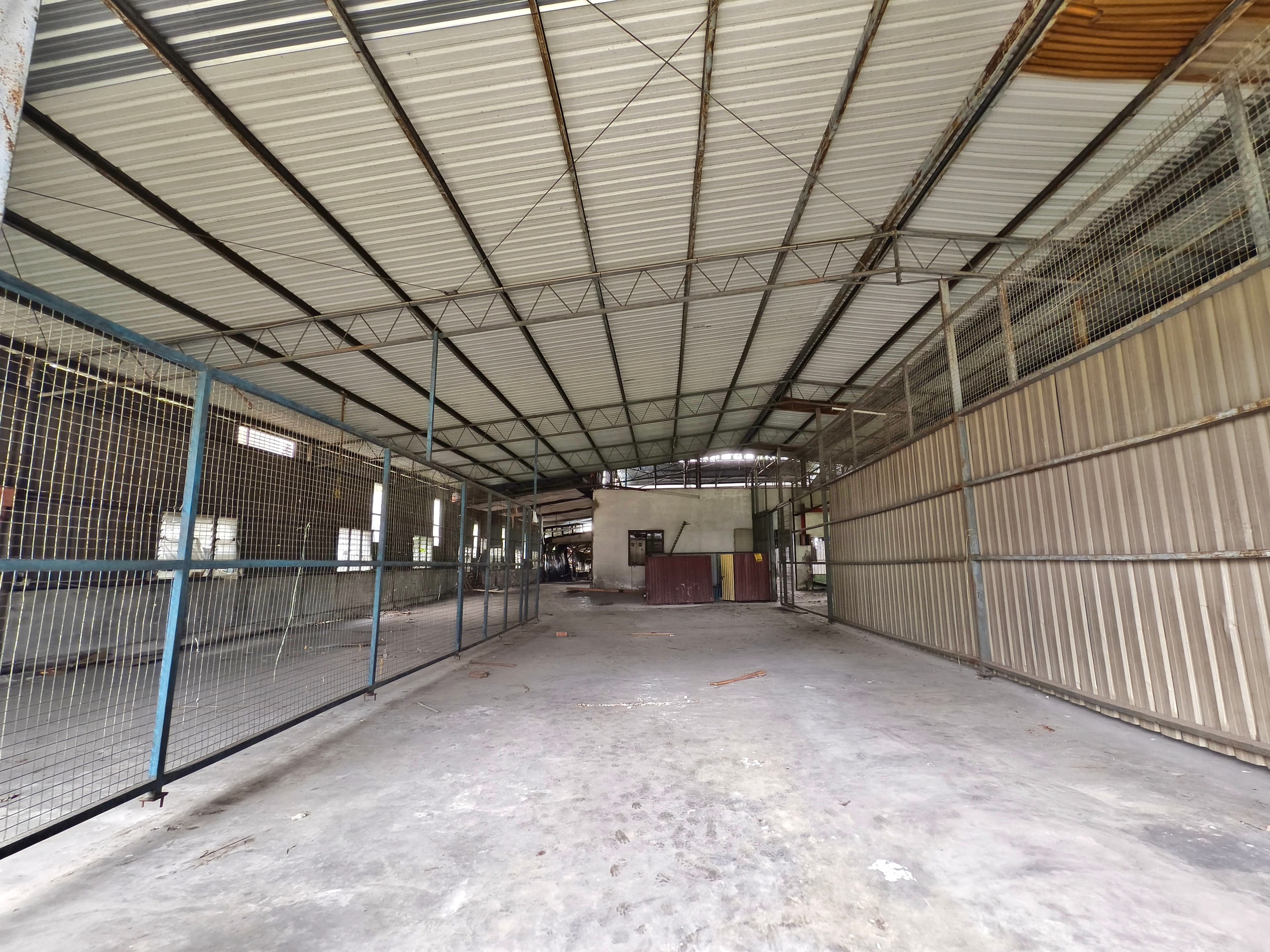 Kuching facing main road industrial land with OP for sale