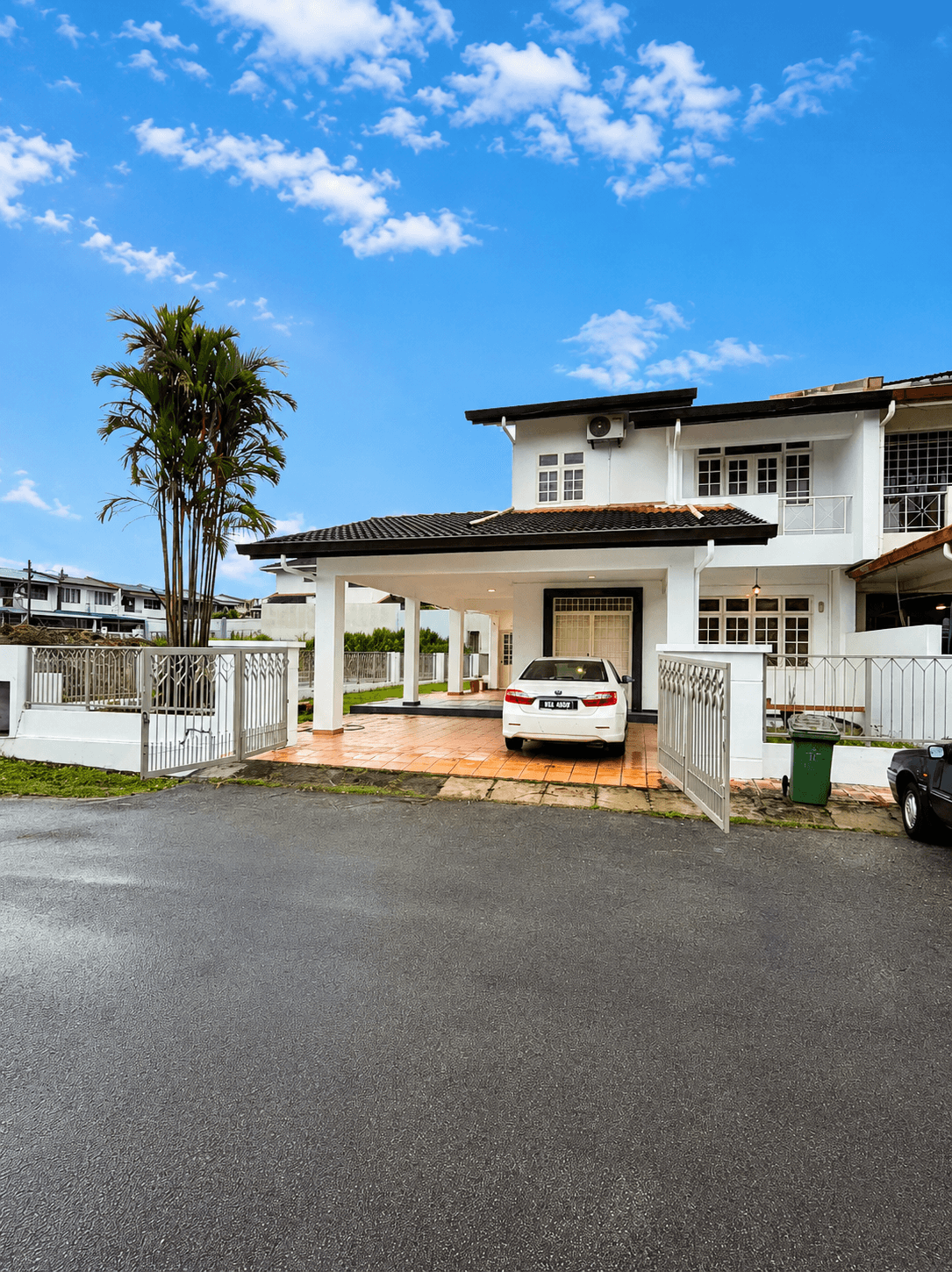 Double Storey Corner Terrace House For Sale in Tabuan Heights Kuching | 4 Bedrooms